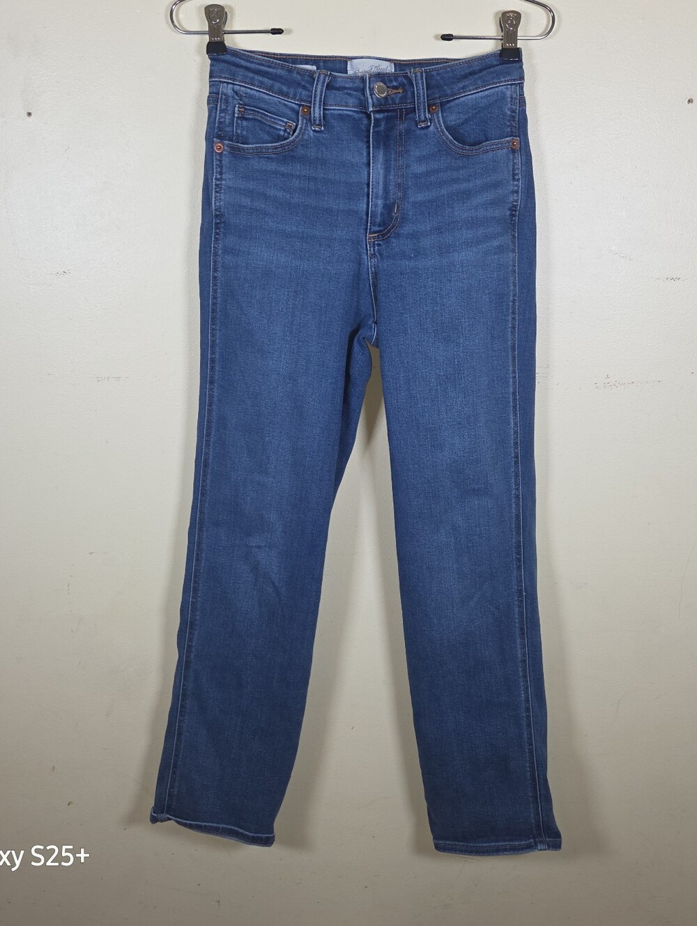 Universal Thread High Rise Everyday Straight Jeans Women 4 Minimalist Casual